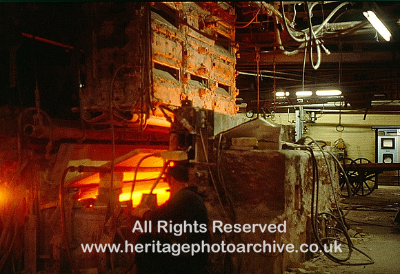 HRS 9990 St Helens, Pilkington glass, 4.0 Tank end