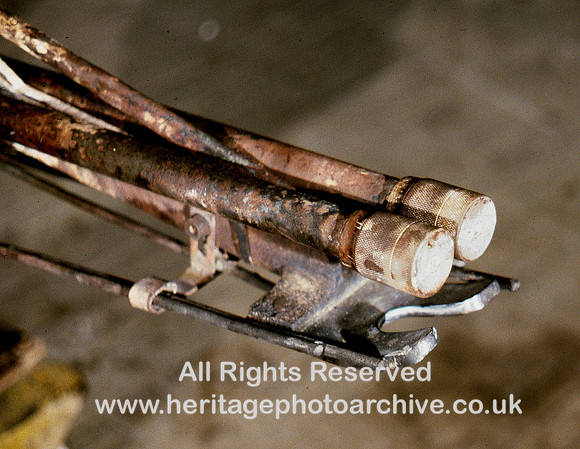 HRS 10009 St Helens, Pilkington Glass, 25.00 Detail of edge cutter and crimper 1980
