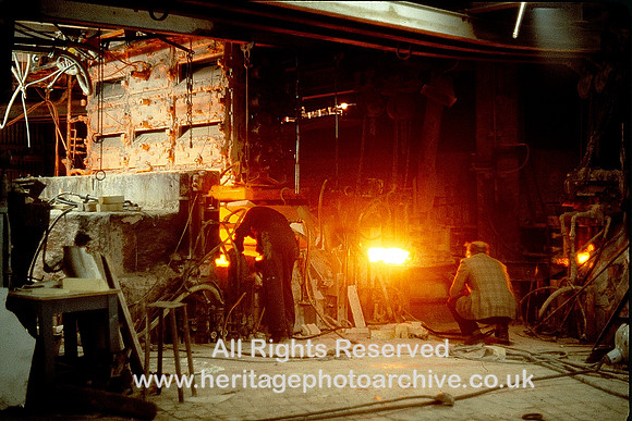HRS 10016 St Helens, Pilkington Glass, 30.0 Checking glass in tank