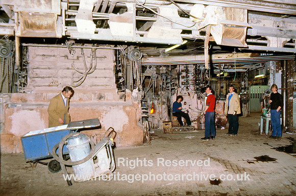 HRS 10017 St Helens, Pilkington Glass, 31.0 Glass-drawing end of machine gen view