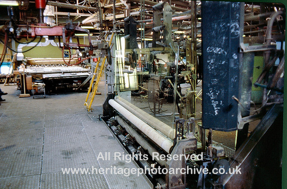 HRS 10019 St Helens, Pilkington Glass, 33.0 Glass rising to top of tower for cutting