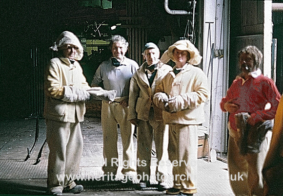 HRS 10023 St Helens, Pilkington Glass, 37.0 Men in woollen protective clothing