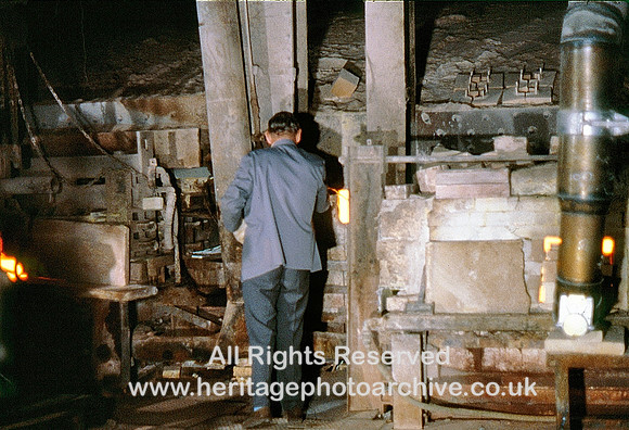 HRS 10027 St Helens, Pilkington Glass, 41.0 Rodding a sample