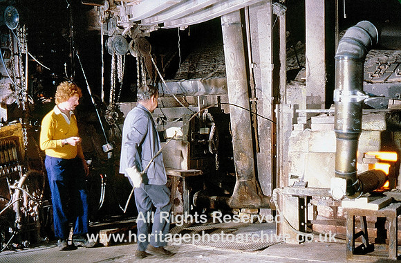 HRS 10028 St Helens, Pilkington Glass, 42.0 Drawing out rod from glass tank