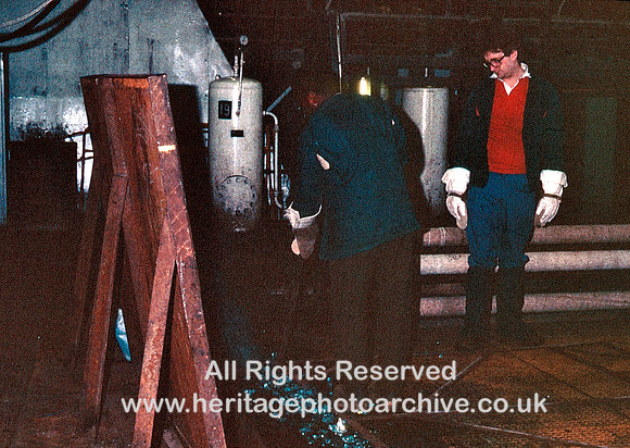HRS 10038 St Helens, Pilkington Glass, 56.0 Breaking initial dip glass off bait