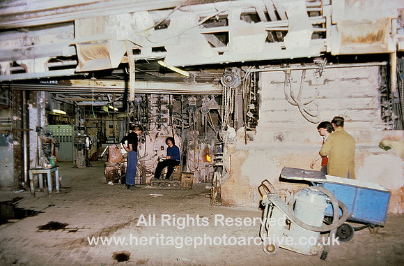 HRS 10042 St Helens, Pilkington Glass, 63.0 Gen view of riser end of glass tank