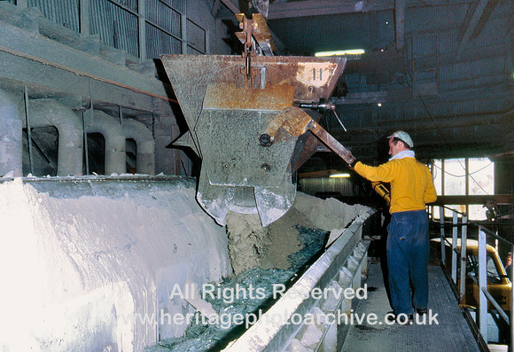 HRS 10047 St Helens, Pilkington Glass, 71.0 Man operating a drop-skip