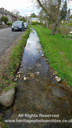 HRS 8991 Morland, millrace along street L1150307