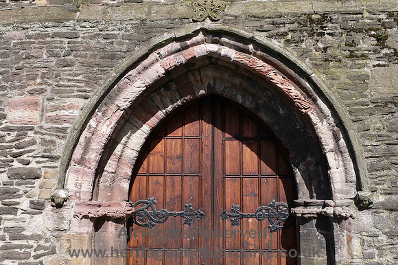 HRS 207 Conwy church archway