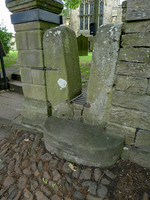 HRS 11165 Wensleydale, Askrigg, squeeze stile at church 2022