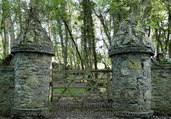 HRS 10111 Conwy, Pensychnant estate stone gates L7740424