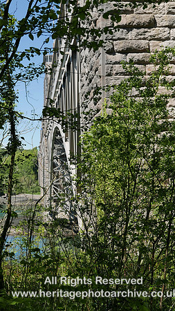 HRS 10148 Anglesey, Menai Straits, view north Britannia Bridge L7740508
