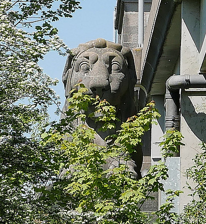 HRS 10139 Anglesey, Menai Straits, Britannia railway bridge lion on south portal L7740495