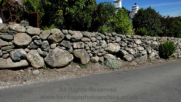 HRS 10170 Rowen village, Hen Dy, boulder wall L7740543