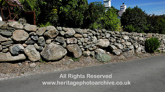 HRS 10170 Rowen village, Hen Dy, boulder wall L7740543