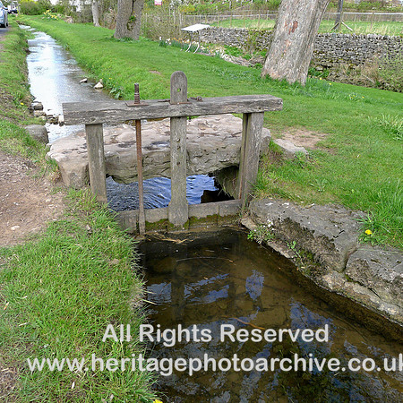 HRS 8993 Morland, sluice gate to feeder L1150310