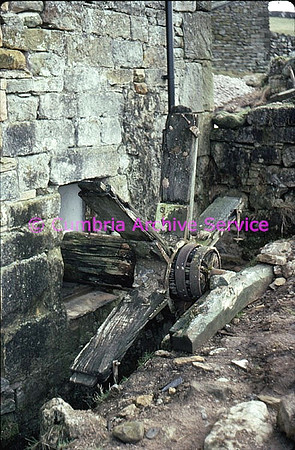 Maulds Meaburn corn mill, Upper waterwheel and bearing 1977 CIHS