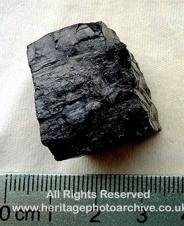 HRS 10382 Tan Hill, coal sample  L1190405
