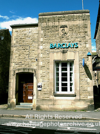 HRS 10515 Sedbergh, Barclays and Martins bank facade 2010 L1110627