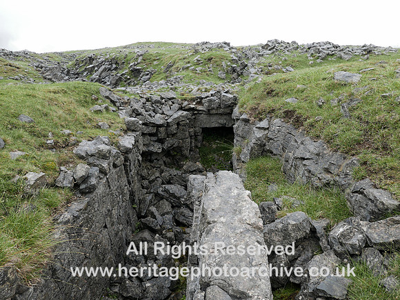 HRS 10273 Ravenstonedale, Fell End Cloud workings dry-stone bridge L7740646