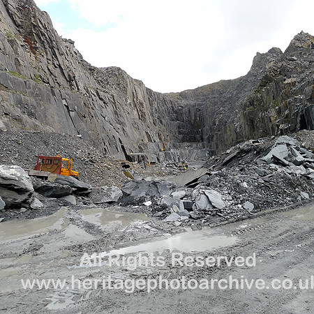HRS 9155 Kirkby Quarries, east end quarry hole 2013 L1060412