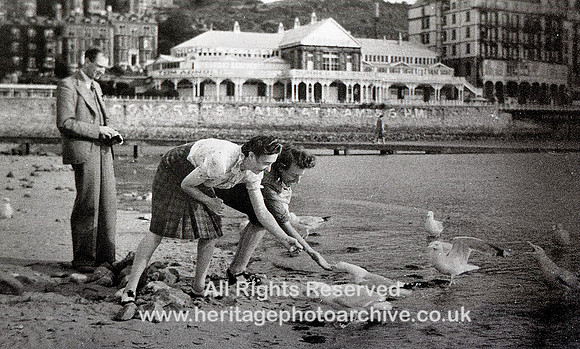 HRS 6871 Llandudno, North Shore, Alice Johnson (middle) c1930s