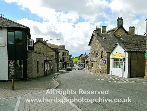 HRS 6956 Milnthorpe towards traffic lights