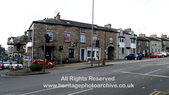HRS 10616 Milnthorpe, Church Street and carriage arch L1190820