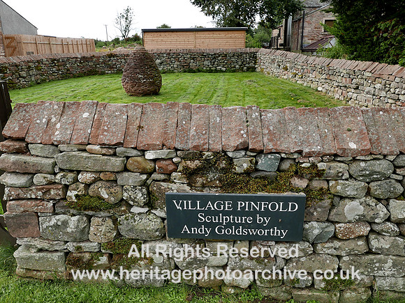 HRS 10478 Bolton village, Pinfold Andy Goldsworthy L7750046