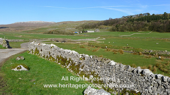 HRS 7917 Long Gill, Braida Garth bridge and wall