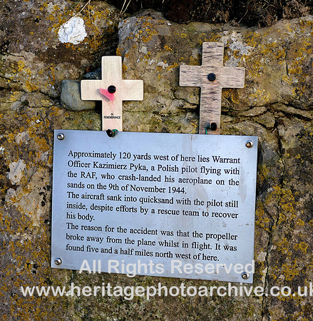 HRS 10733 Leven Estaury, WW2 aircrash site plaque L1000875