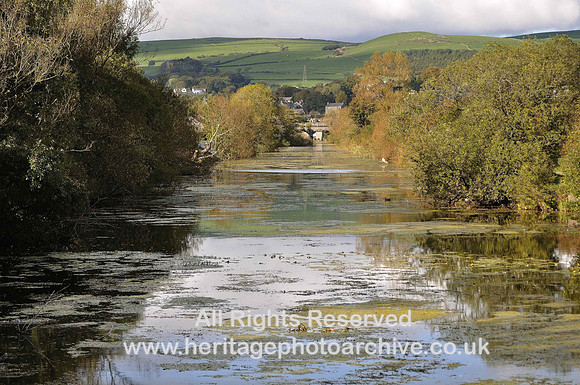 HRS 1170 Ulverston Canal Long view towards town 2011