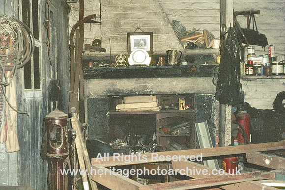 HRS 2086 MBBC, Interior canal workshop Nob End Locks c1980
