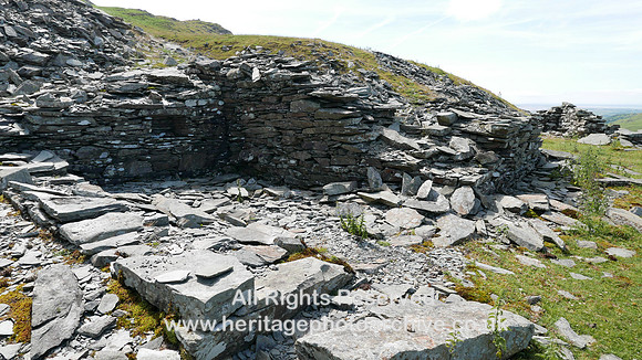 HRS 11219 Dunnerdale, Stainton Ground quarries drystone building with alcove 2022