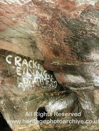 HRS 1156 Frodsham Caves, Interior roof supports and graffiti