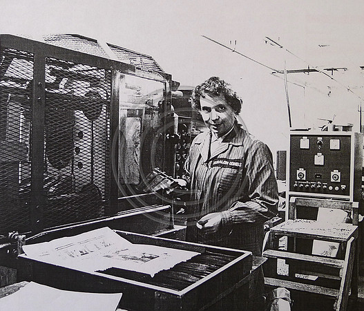 Milnthorpe Mill,  Injection moulding machine with operator
