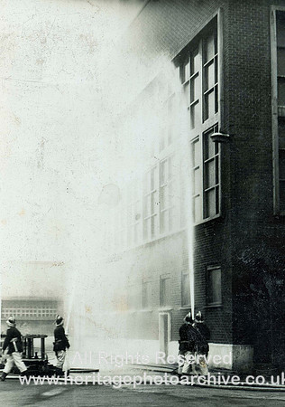 HRS 2052 Hoses concentrated on fire