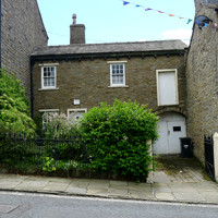 HRS 11155 Wensleydale, building with archway dated 1818 2022