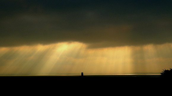 HRS 7165 Morecambe Bay,  Crepuscular rays 2014