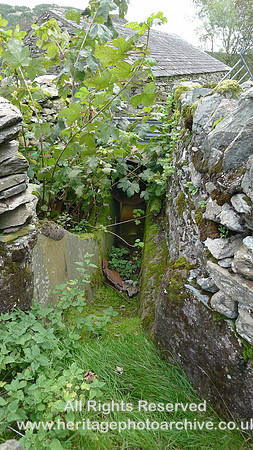 HRS 9745 Stephenson Ground, slab wall, dry stone structure for sheep exit L1180563