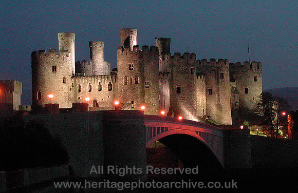 HRS 251 Conwy Castle at night