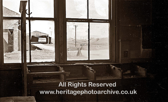 HRS 1918 Radcliffe Goods Yard offices interior 1967