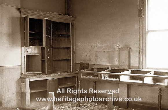 HRS 1919 Radcliffe Goods Yard offices interior 1967