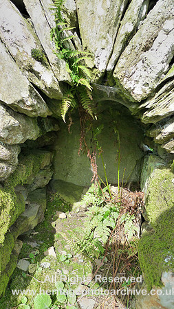 HRS 9740 Stephenson Ground, segmented arch hog-hole interior L1180557