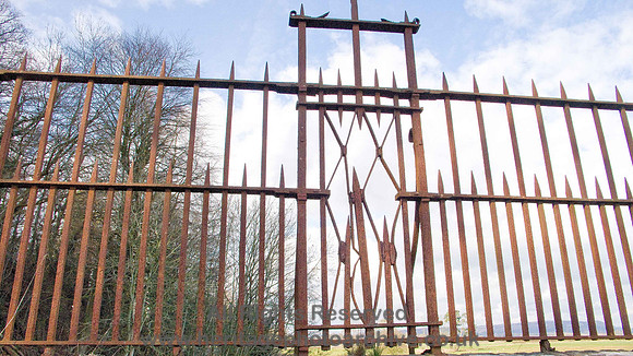 HRS 1983 Castlehead, Railings above the staunch gates.