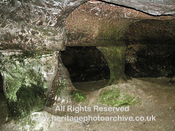 HRS 1157 Frodsham Caves, Interior roof supports and graffiti