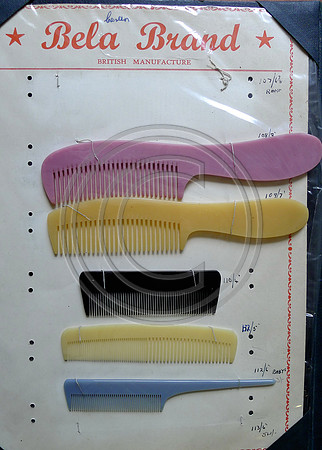 Milnthorpe Mill,  Old Combs, Bela brand comb card