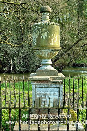 HRS 5536 Dr Johnson's Monument, Denbigh 2005