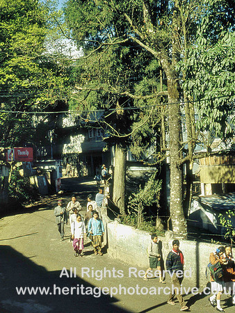 HRS 938 Darjeeling, children going to school 1995