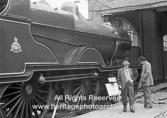 HRS 4408 Mr Vinson Gulliver alongside 1000 Midland Compound 1980
